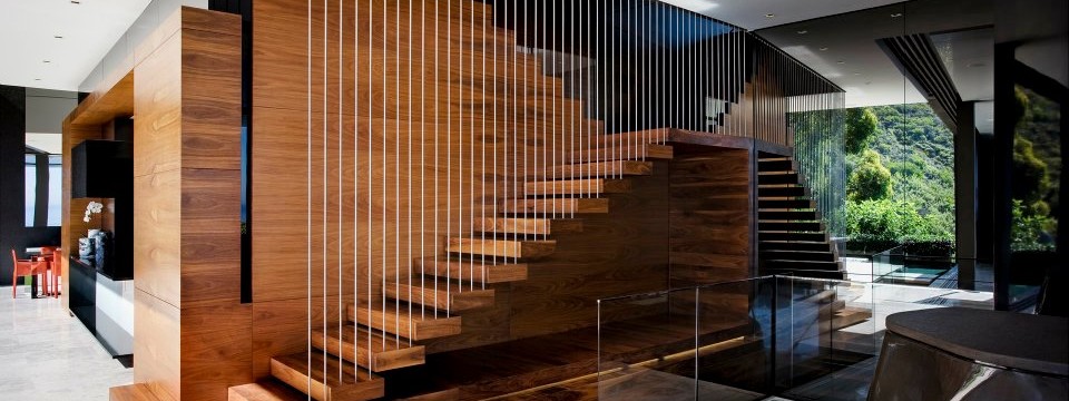 thiết kế cầu thang kết hợp với thanh inox